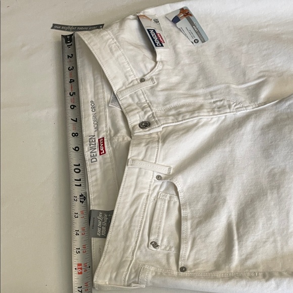 Women’s NWT HAND CRAFTED UPCYCLED White DENIZEN LEVI’S Embroidered Jeans SZ 16 - Picture 12 of 14